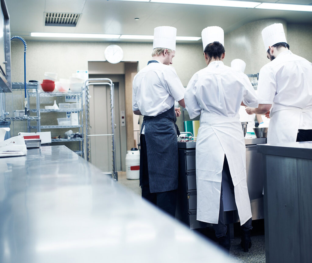 Laboratoire-cuisine-professionnelle-drome-installation-métier-de-bouche