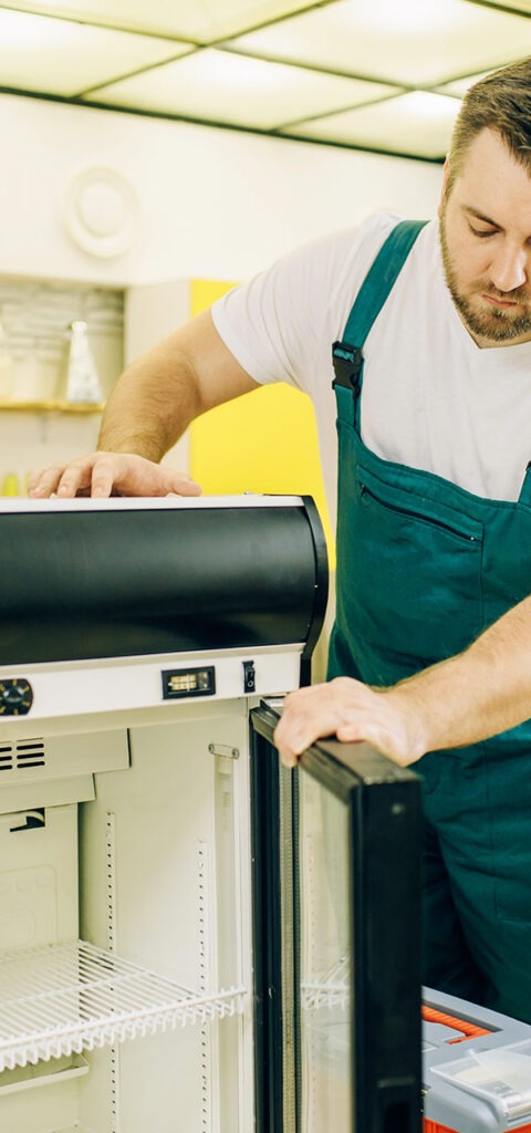 Maintenance-chambre-froide-frigo-congélateur-professionnel-cuisine-métier-de-bouche-drome-ardeche